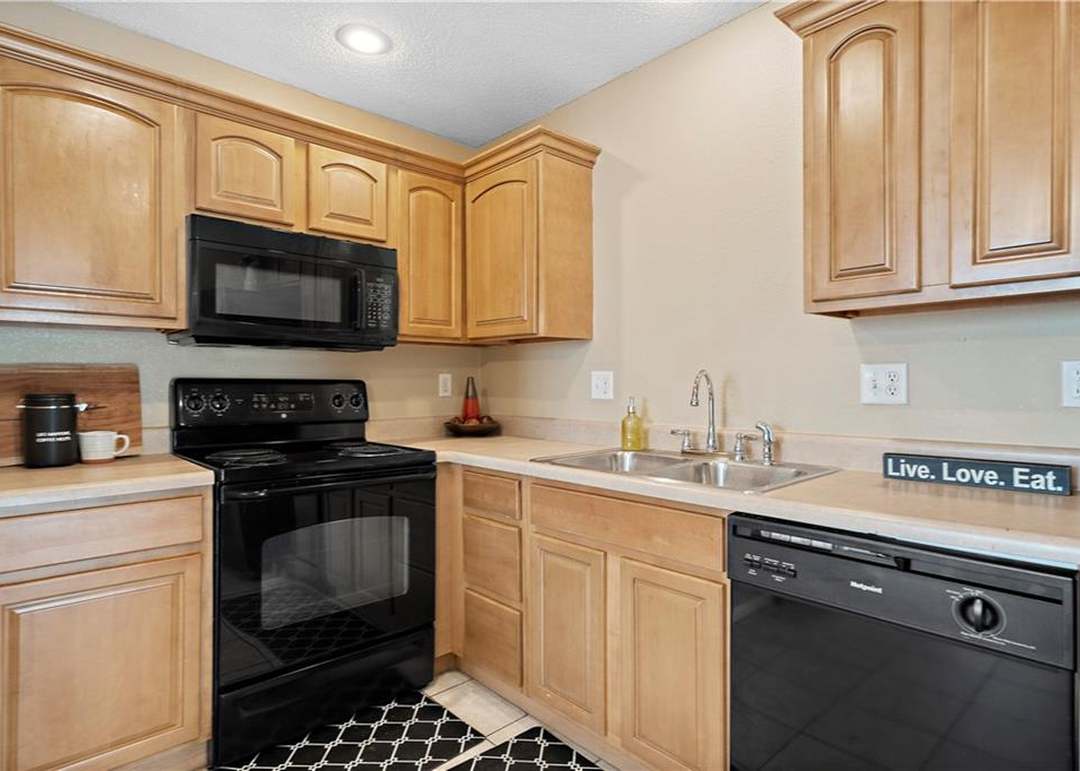 10541 E 46 Terrace — photo 7