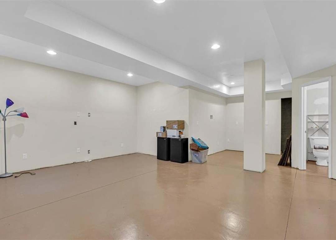 2208 SW MORRIS Drive — photo 3