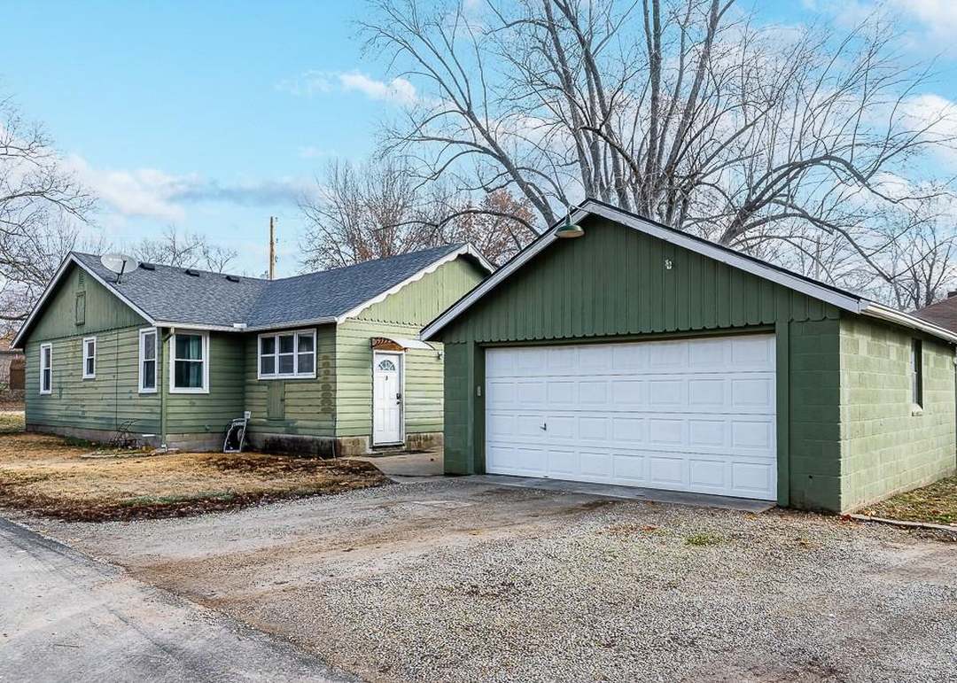 1752 Edwardsville Drive — photo 3