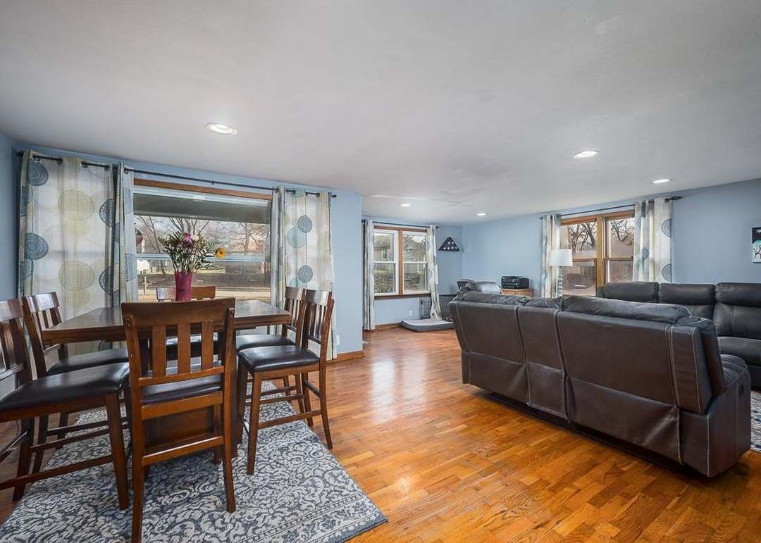 1752 Edwardsville Drive — photo 4