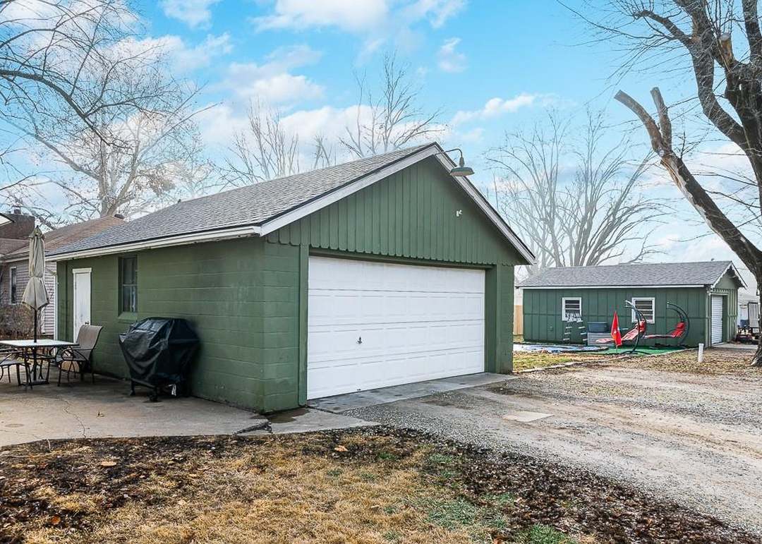 1752 Edwardsville Drive — photo 8