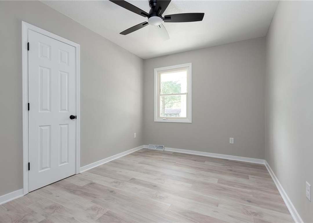 5709 N Drury Avenue — photo 4