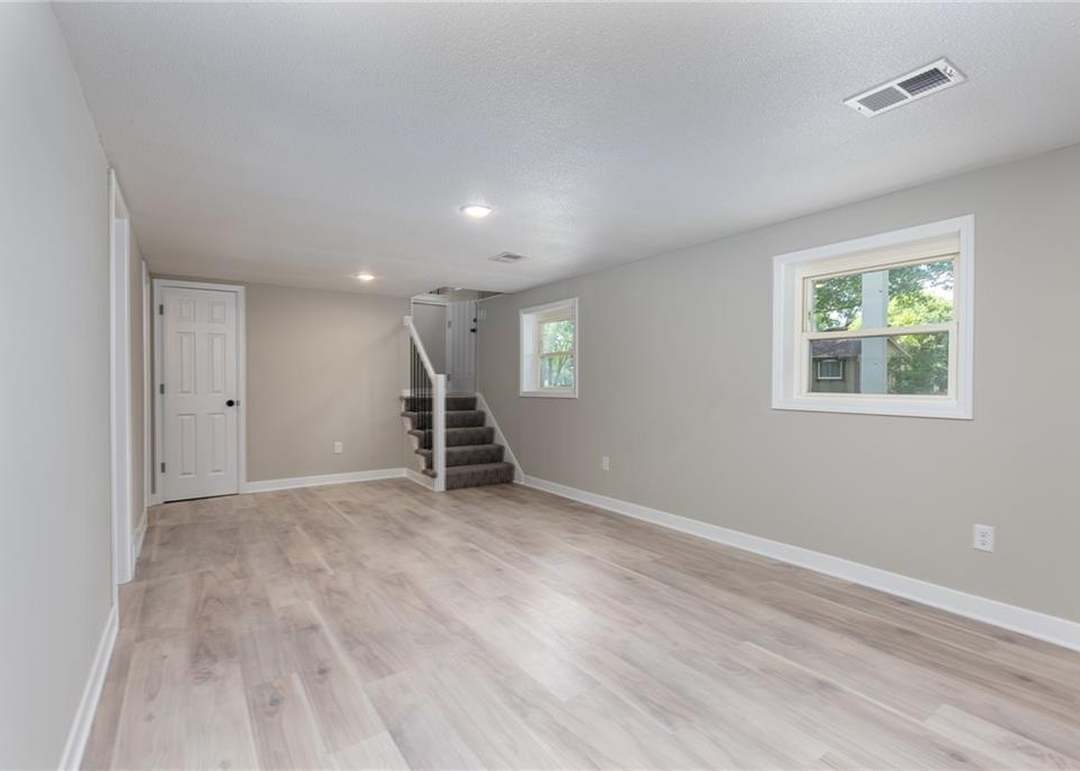 5709 N Drury Avenue — photo 5
