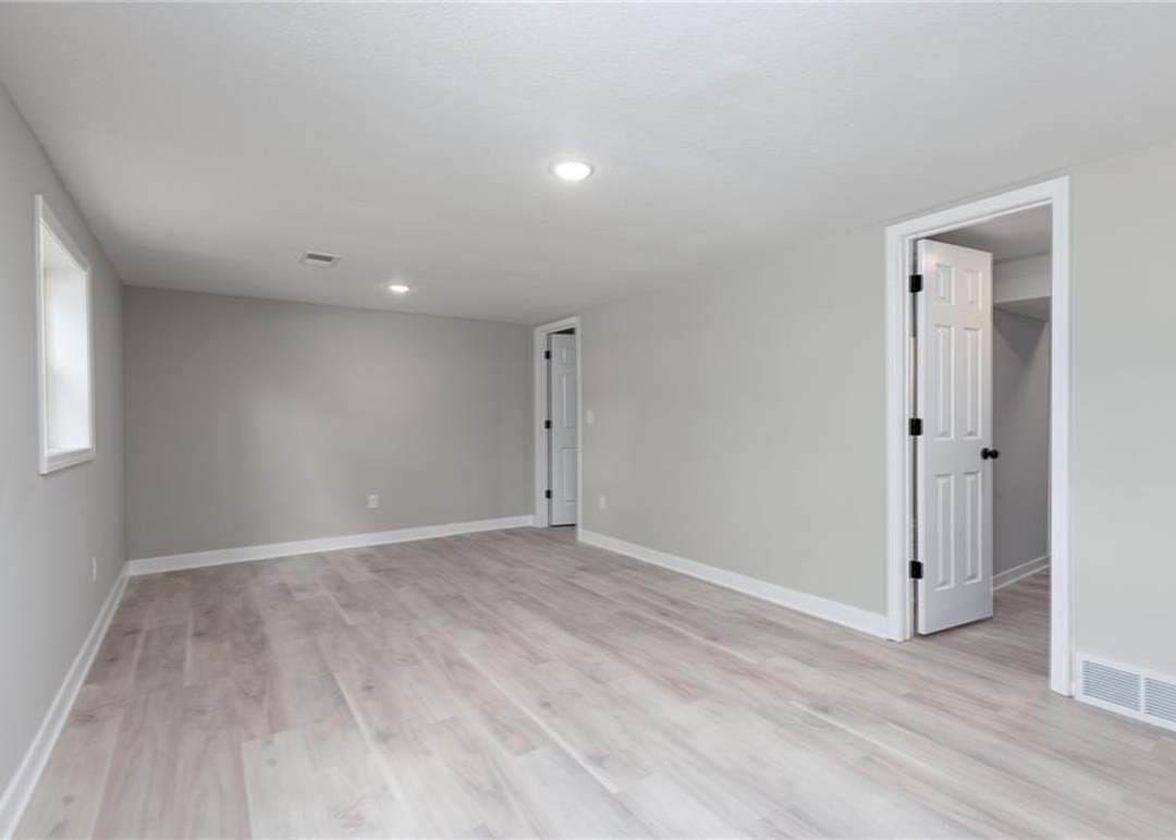 5709 N Drury Avenue — photo 7
