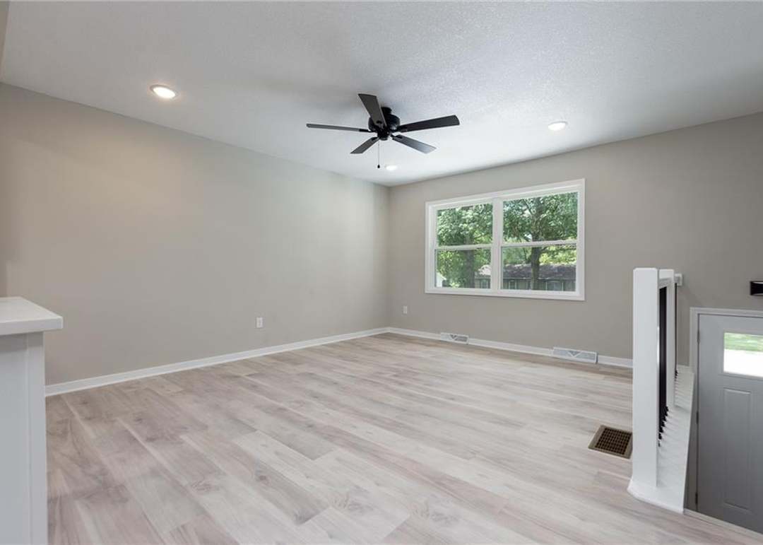 5709 N Drury Avenue — photo 9