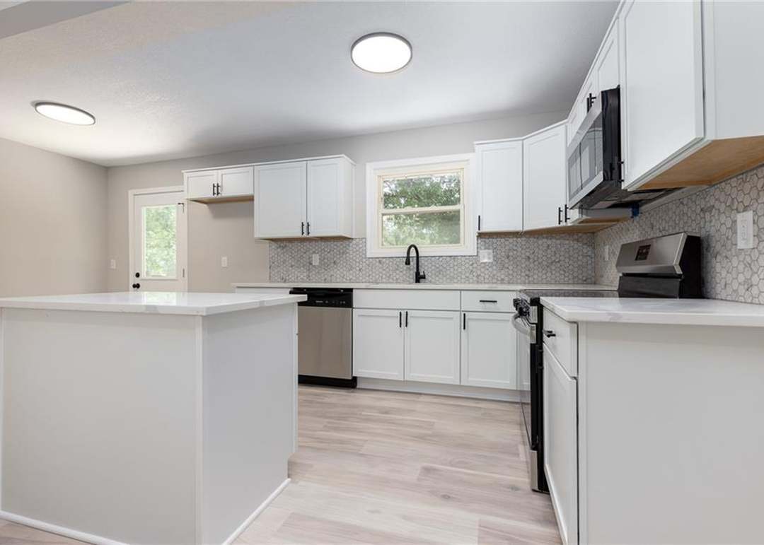 5709 N Drury Avenue — photo 11