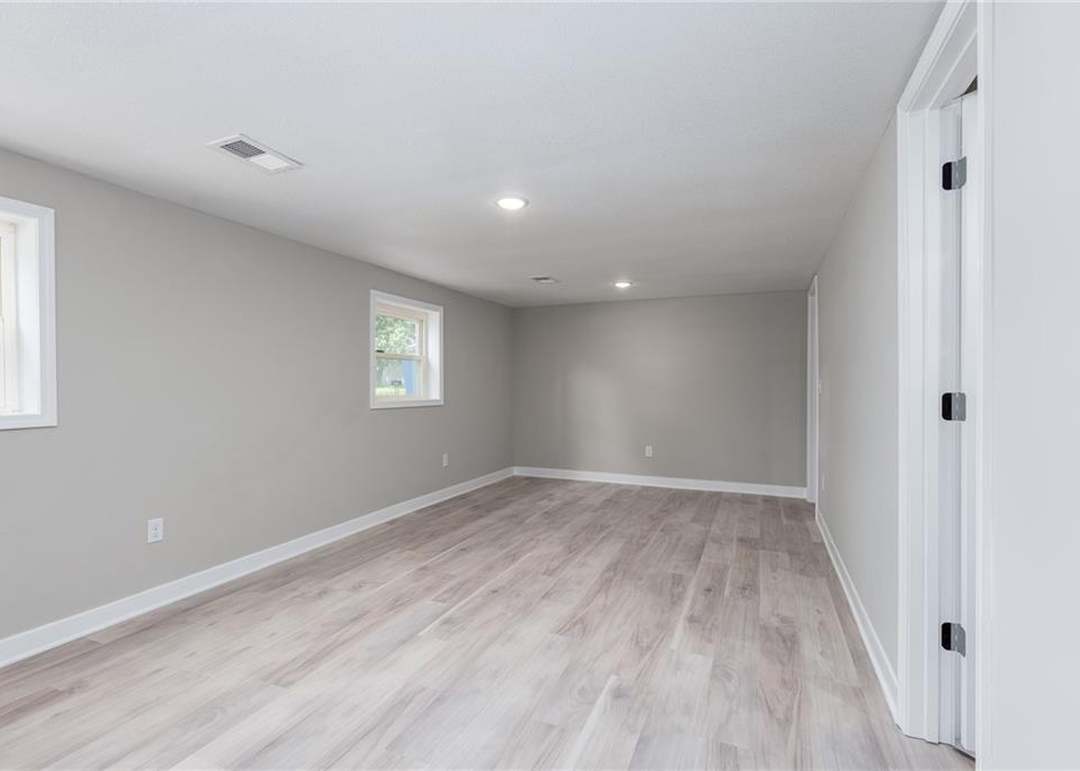 5709 N Drury Avenue — photo 16