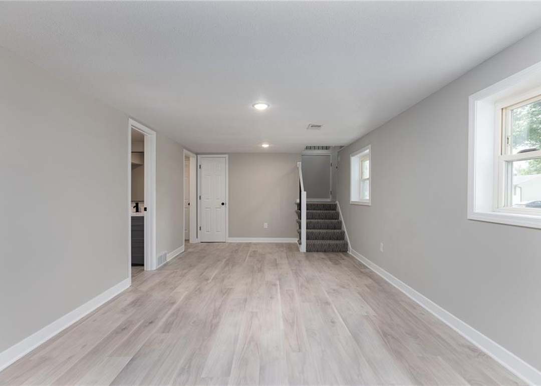 5709 N Drury Avenue — photo 17