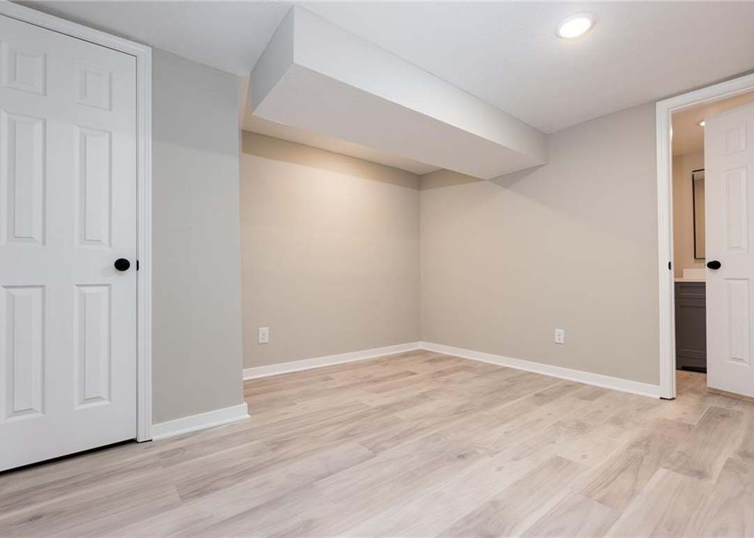 5709 N Drury Avenue — photo 18