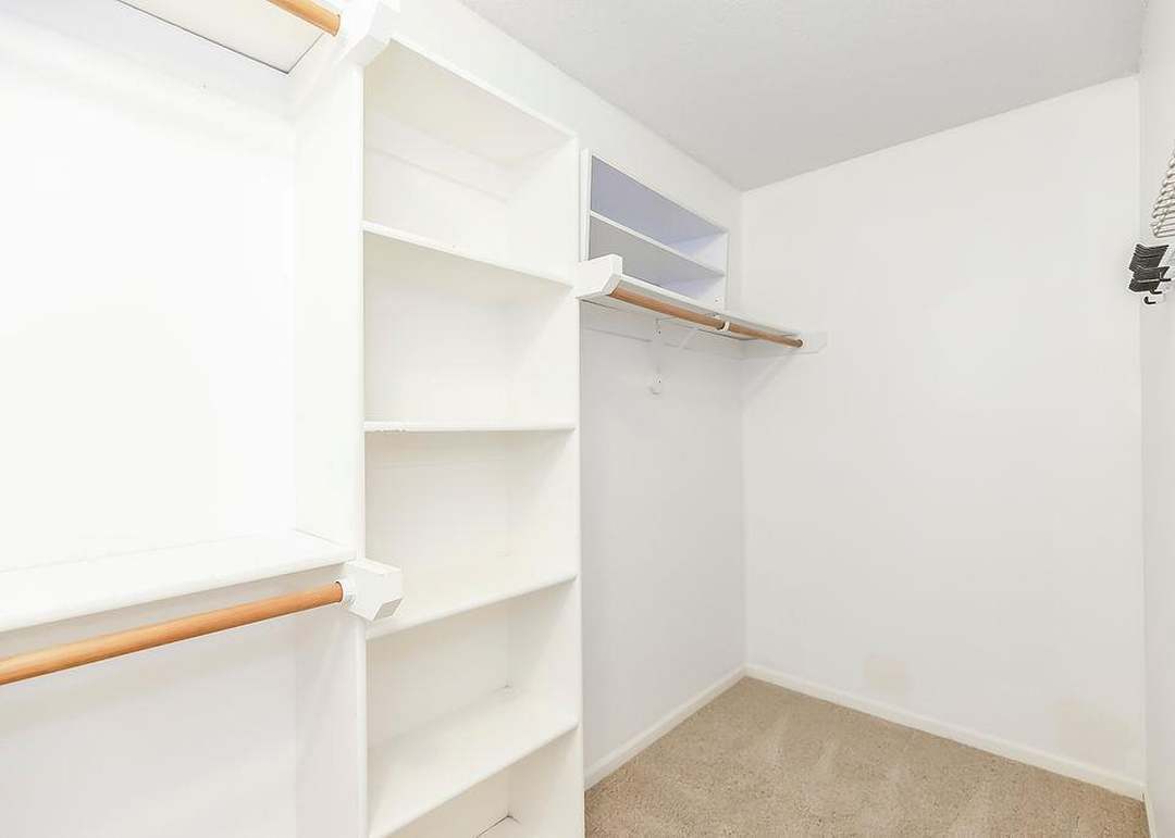 5908 W 153rd Terrace — photo 7