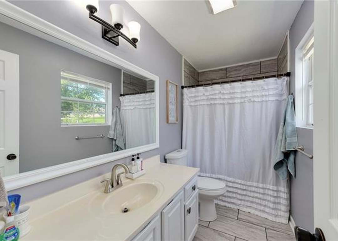 14515 BRISTOL Avenue — photo 4