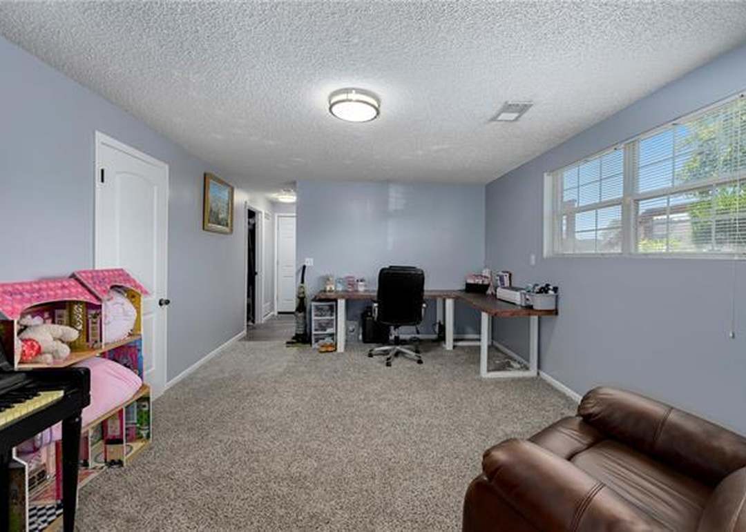 14515 BRISTOL Avenue — photo 5