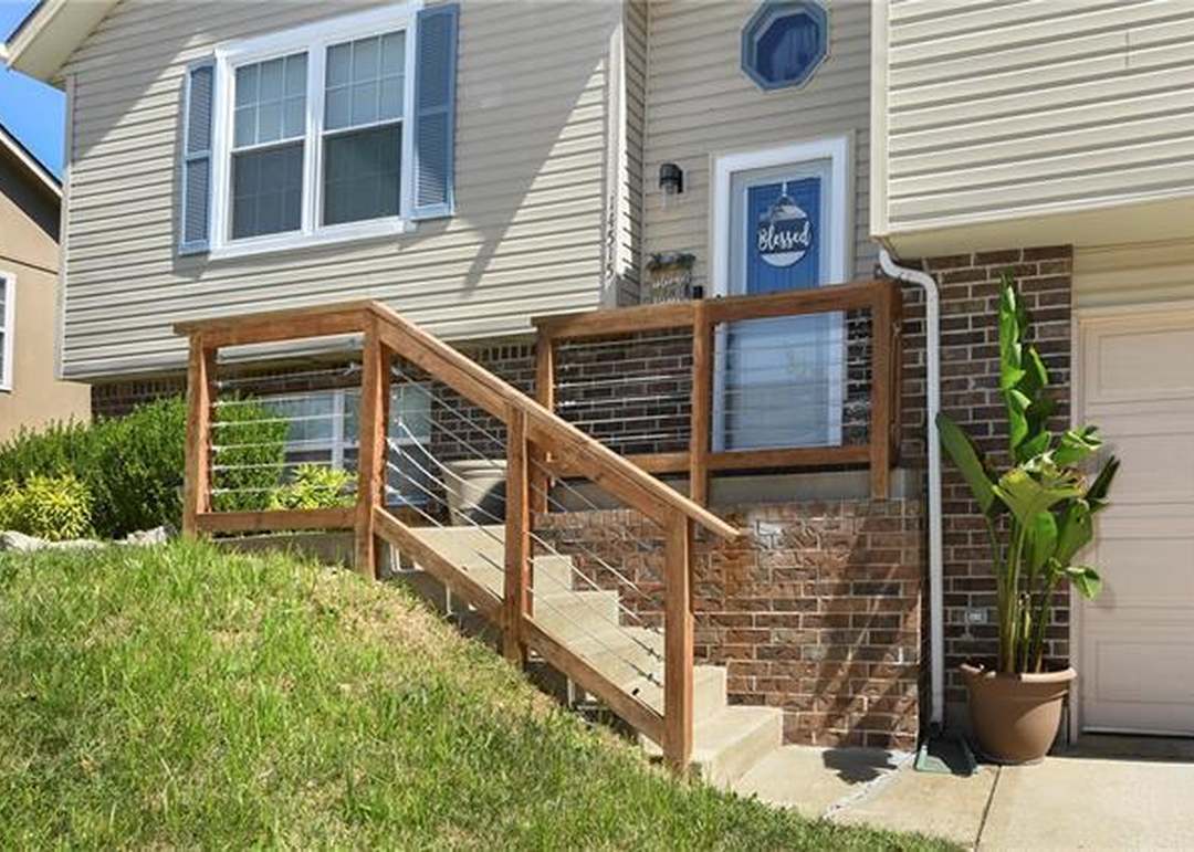 14515 BRISTOL Avenue — photo 9