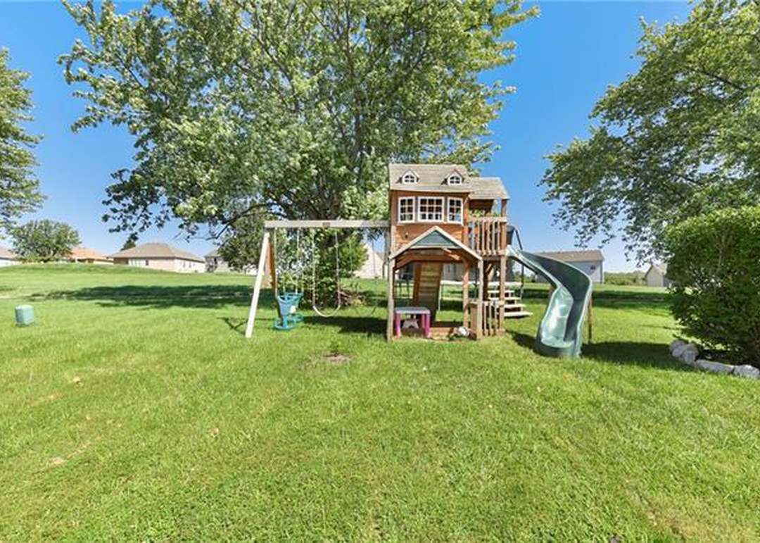 14515 BRISTOL Avenue — photo 29