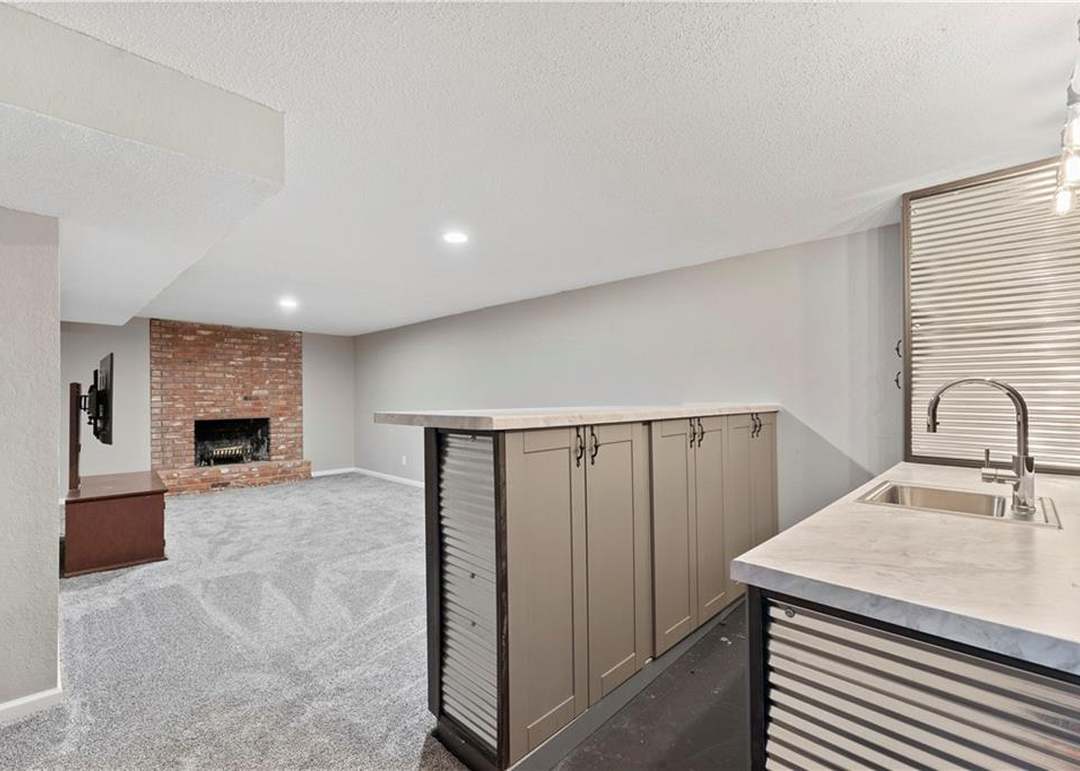 8168 N Kirkwood Drive — photo 5