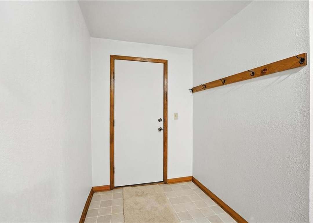 420 E Seybold Road — photo 10