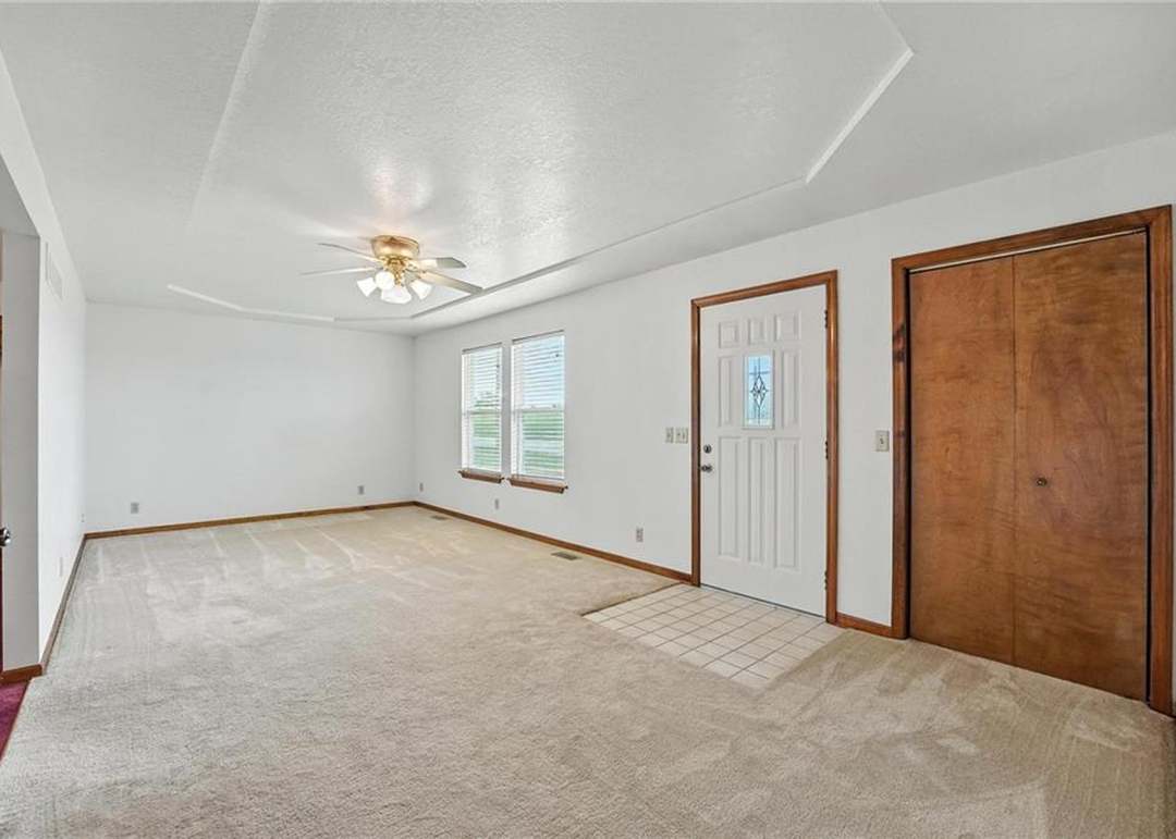 420 E Seybold Road — photo 11