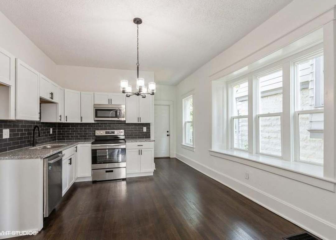 2425 Brooklyn Avenue — photo 2