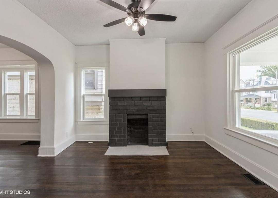 2425 Brooklyn Avenue — photo 6