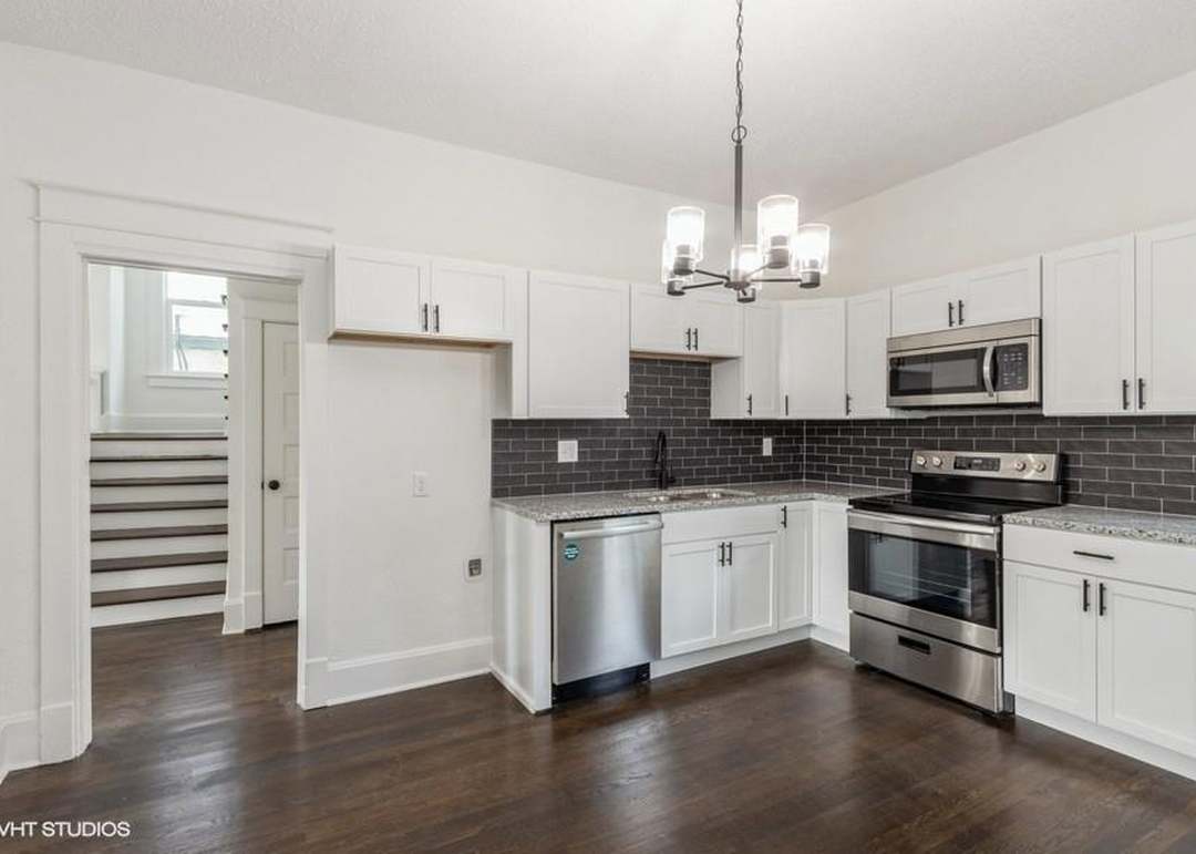 2425 Brooklyn Avenue — photo 9