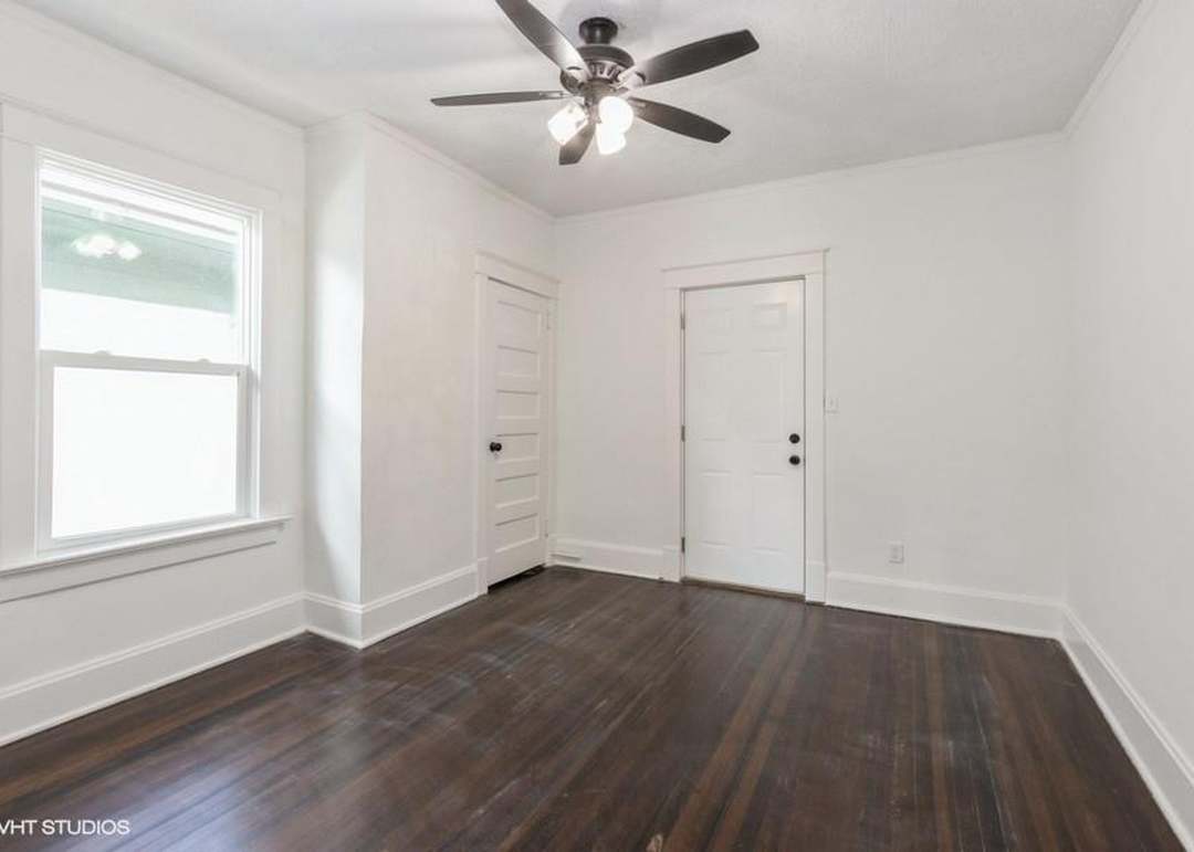 2425 Brooklyn Avenue — photo 10