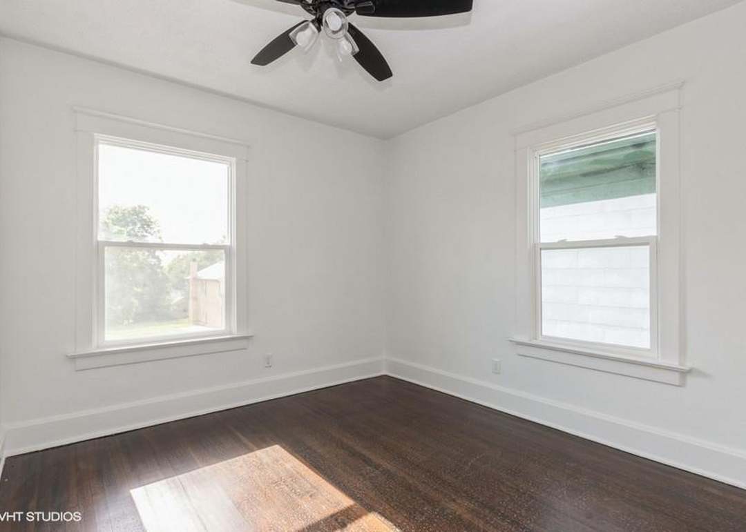 2425 Brooklyn Avenue — photo 11