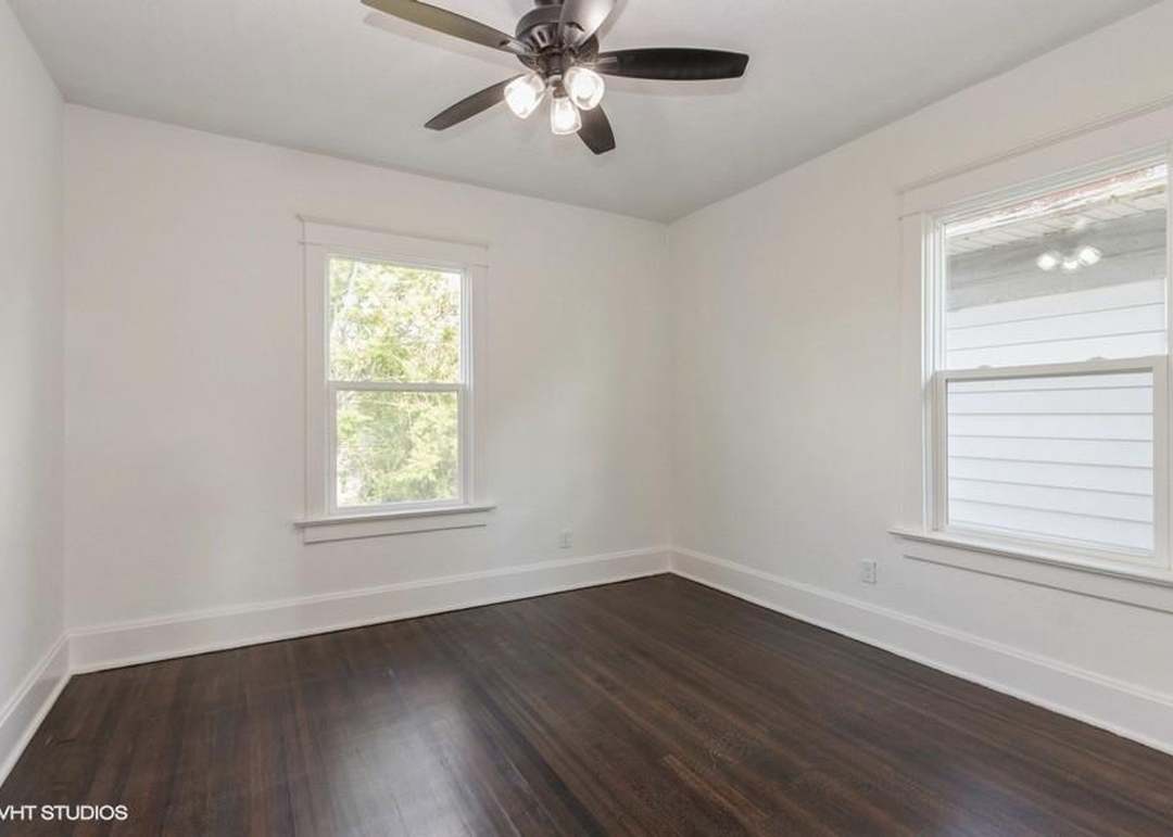 2425 Brooklyn Avenue — photo 13