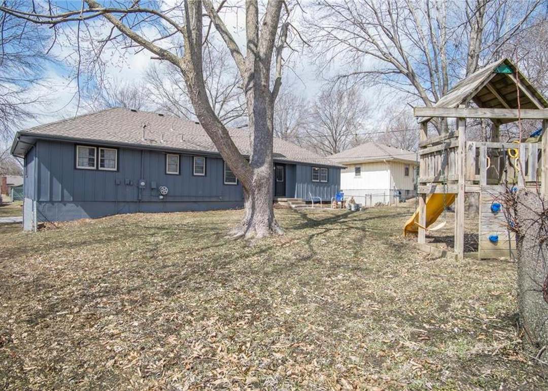 12913 Sycamore Avenue — photo 38
