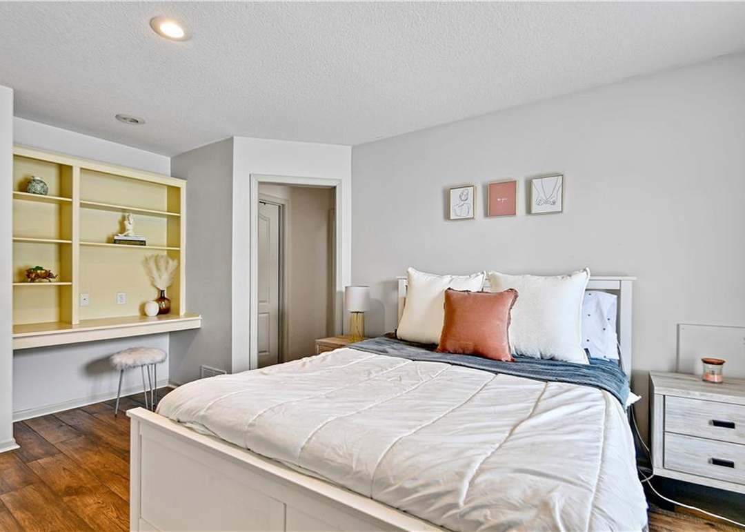 14320 Outlook Street — photo 3