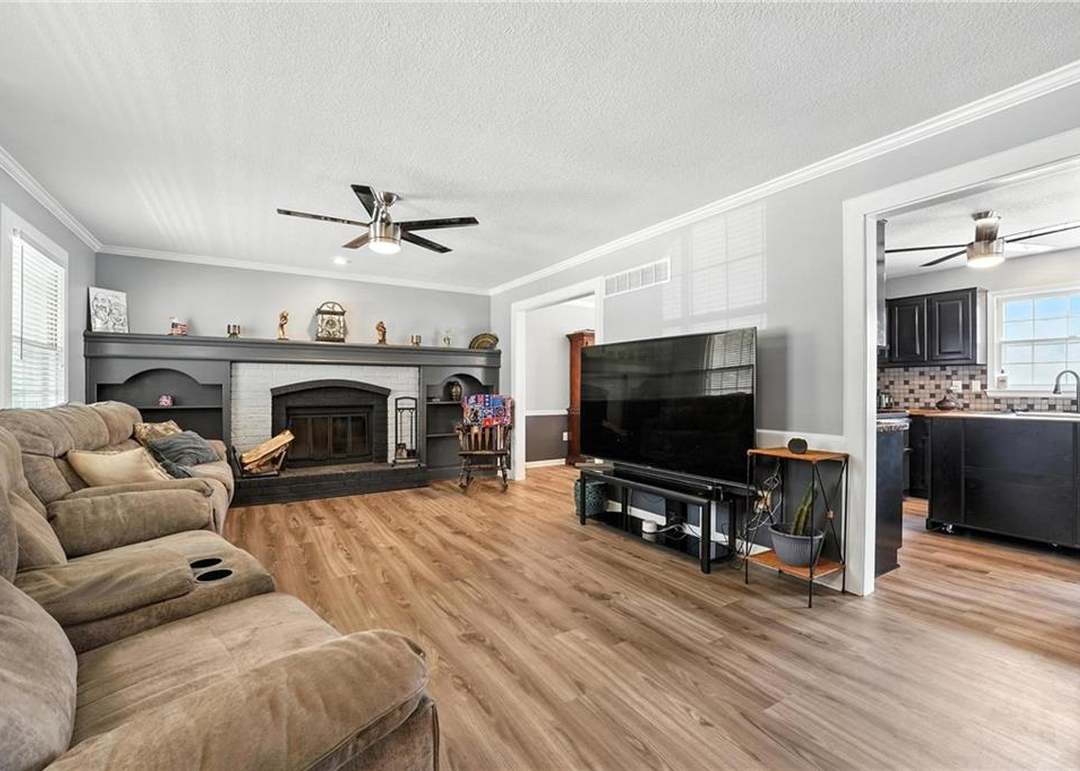 16116 W 126th Street — photo 10