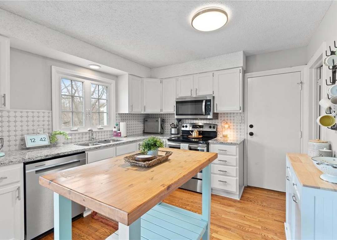 8522 W 56th Terrace — photo 16