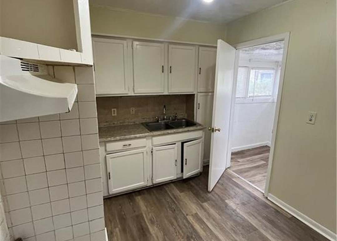 4619 S Benton Avenue — photo 6