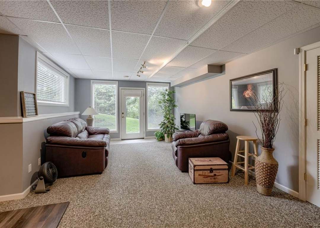 6401 Gladstone Drive — photo 3
