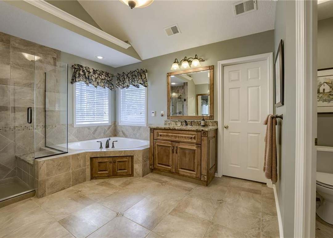 6401 Gladstone Drive — photo 7