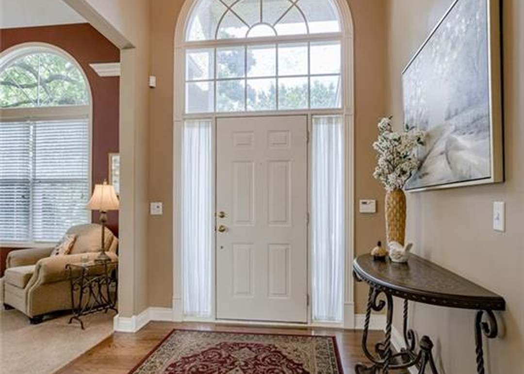6401 Gladstone Drive — photo 10