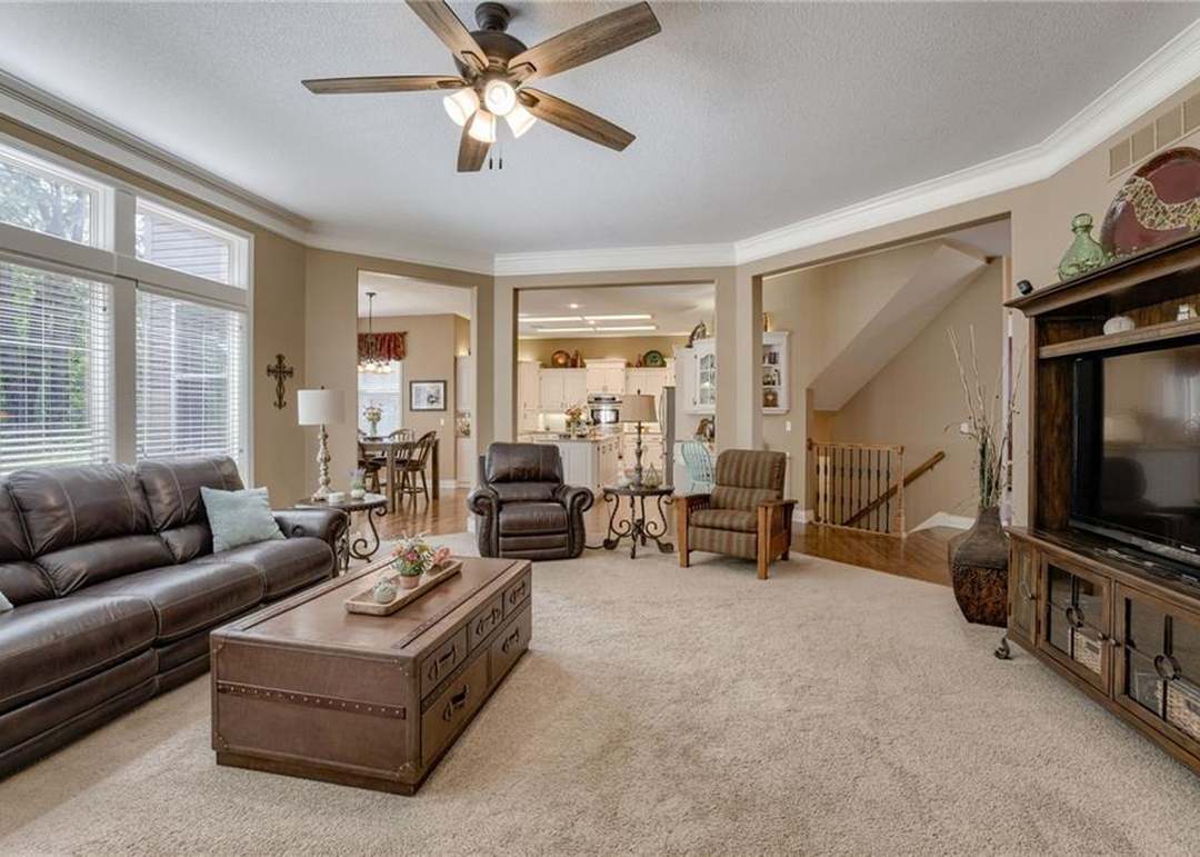 6401 Gladstone Drive — photo 14