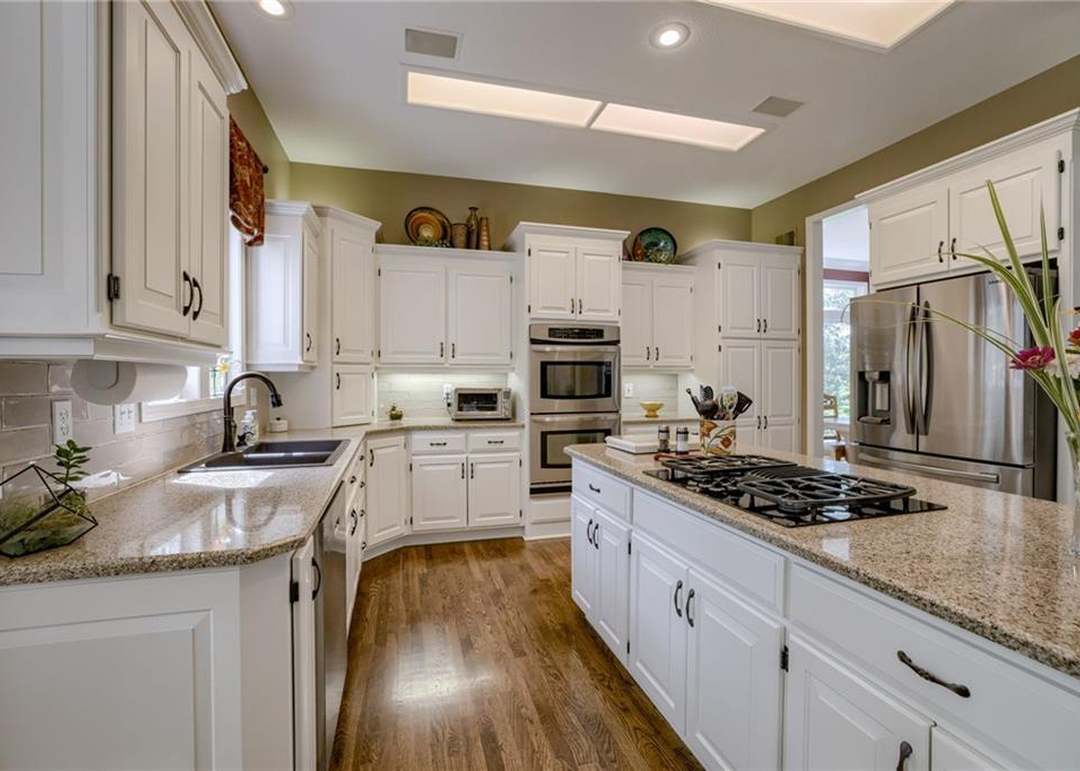 6401 Gladstone Drive — photo 16