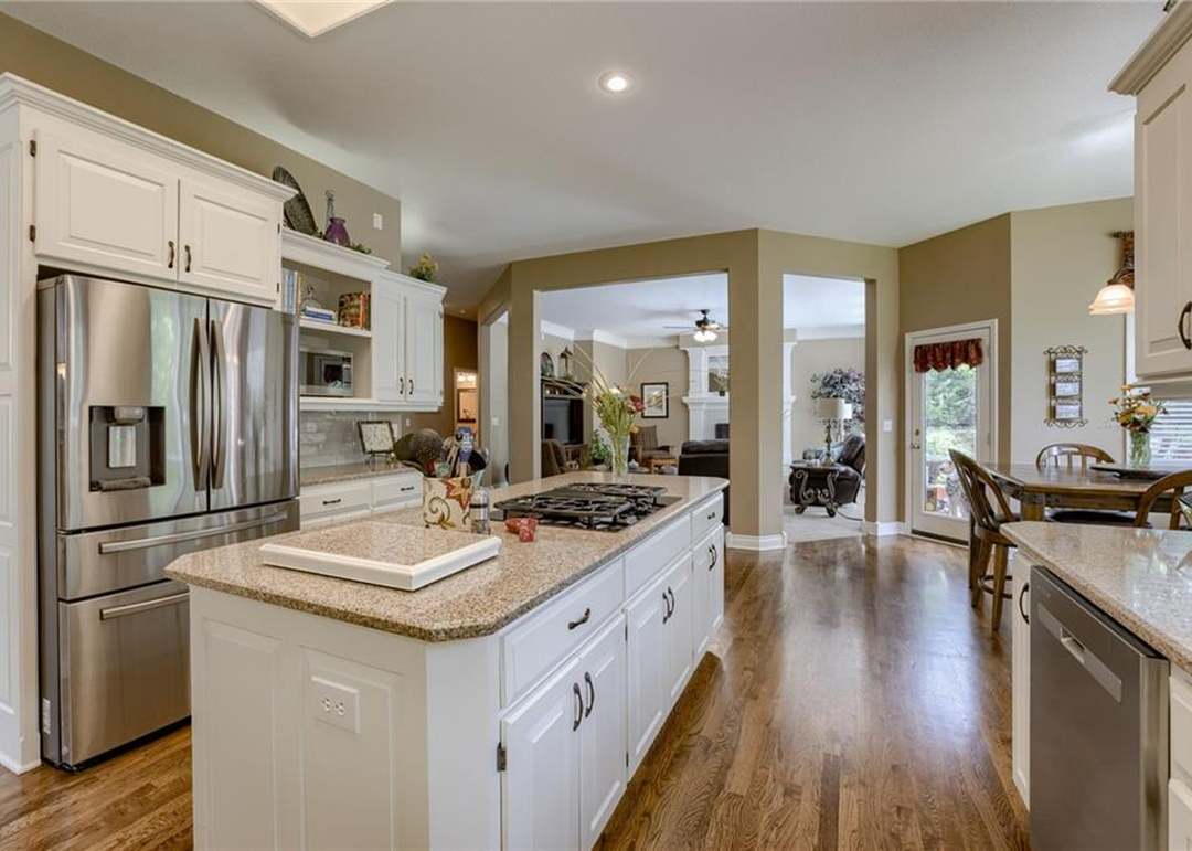 6401 Gladstone Drive — photo 17