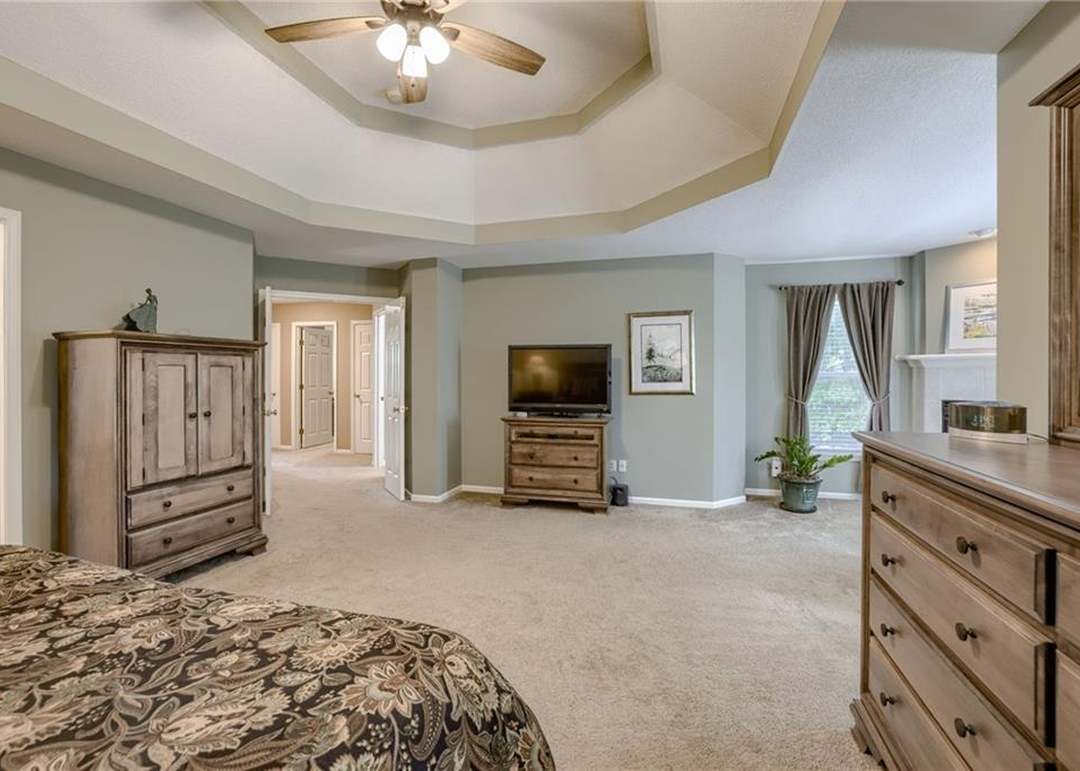6401 Gladstone Drive — photo 20