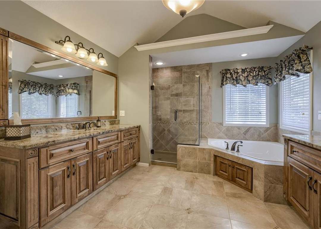 6401 Gladstone Drive — photo 22