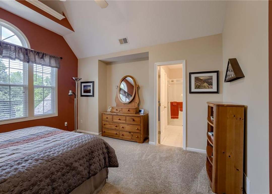 6401 Gladstone Drive — photo 24