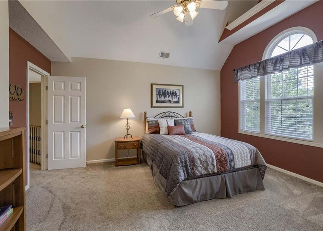 6401 Gladstone Drive — photo 25