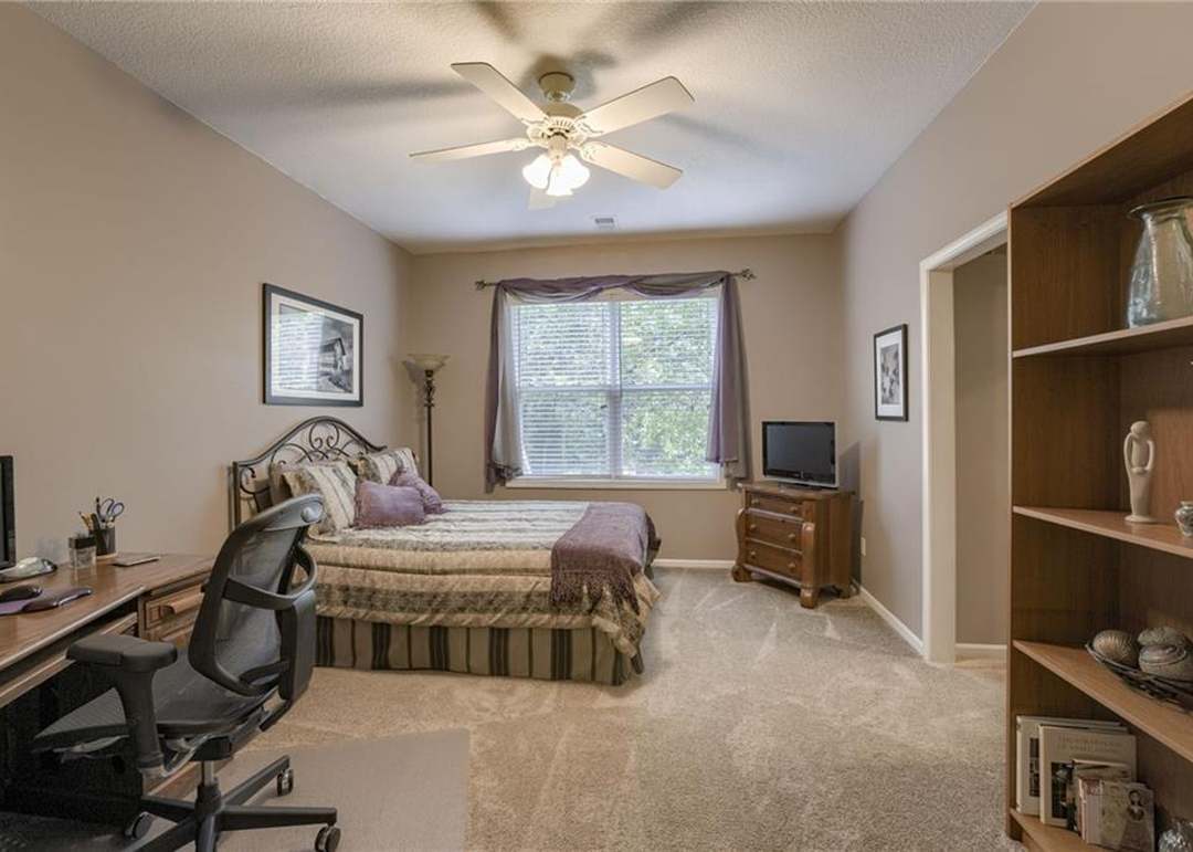 6401 Gladstone Drive — photo 26