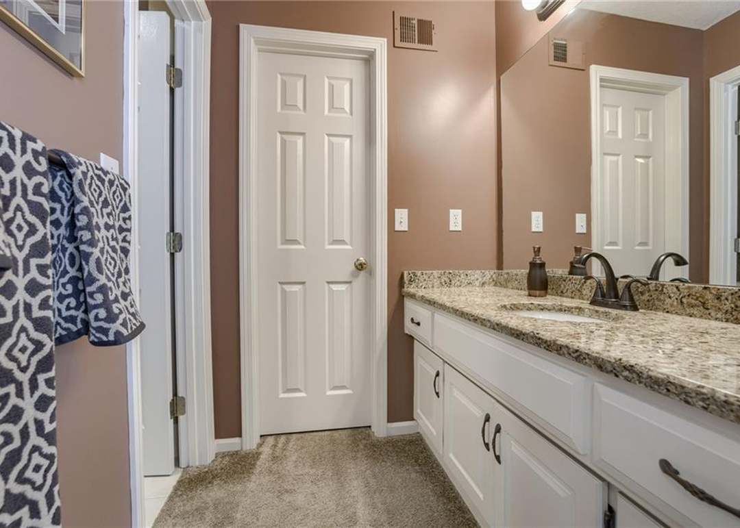 6401 Gladstone Drive — photo 27