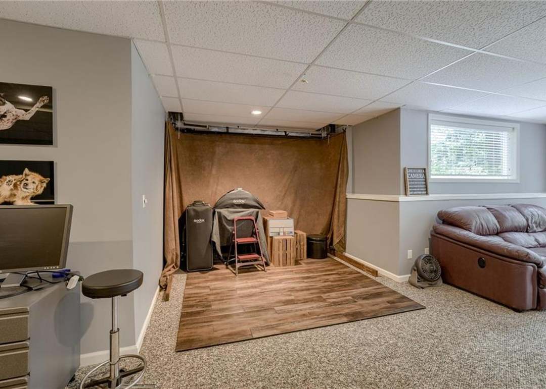 6401 Gladstone Drive — photo 30