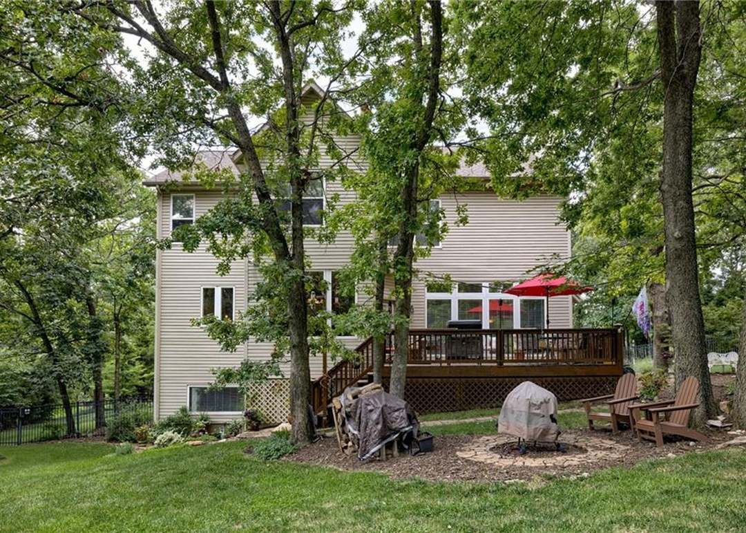 6401 Gladstone Drive — photo 31