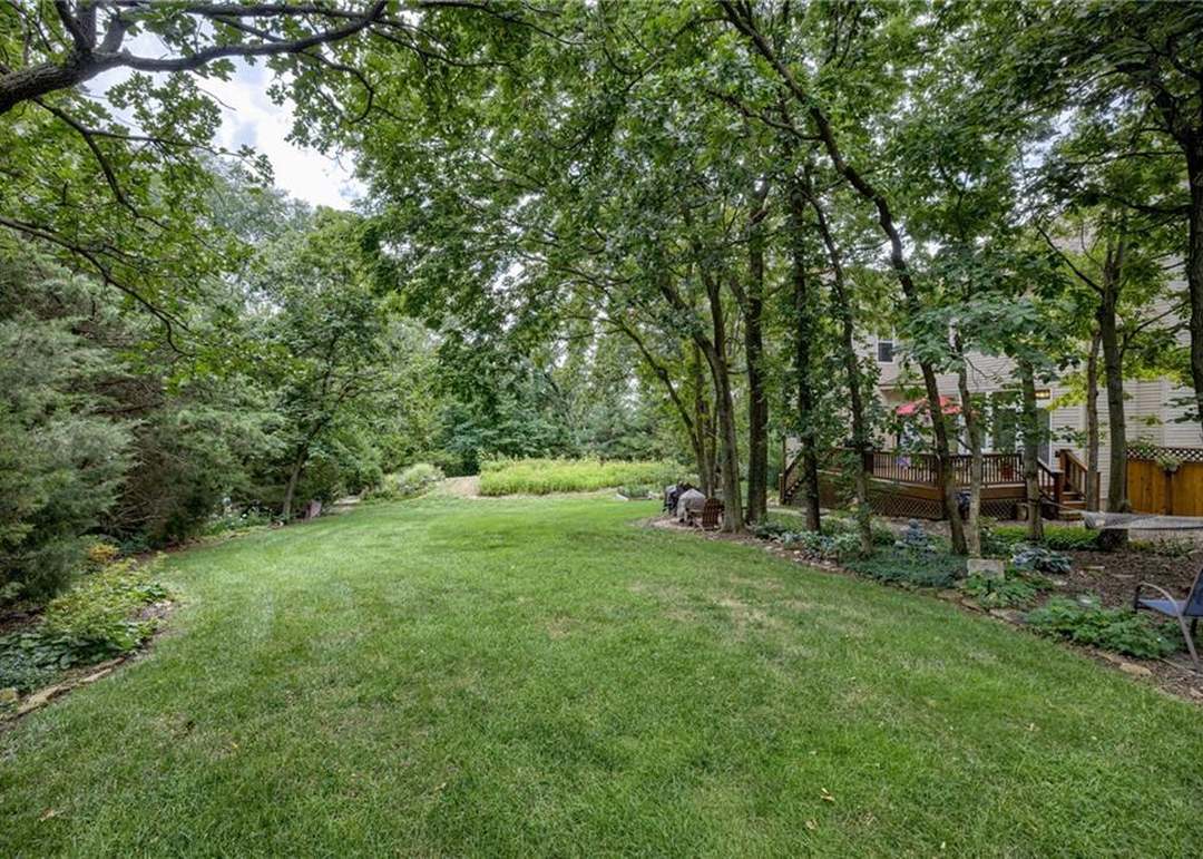 6401 Gladstone Drive — photo 33