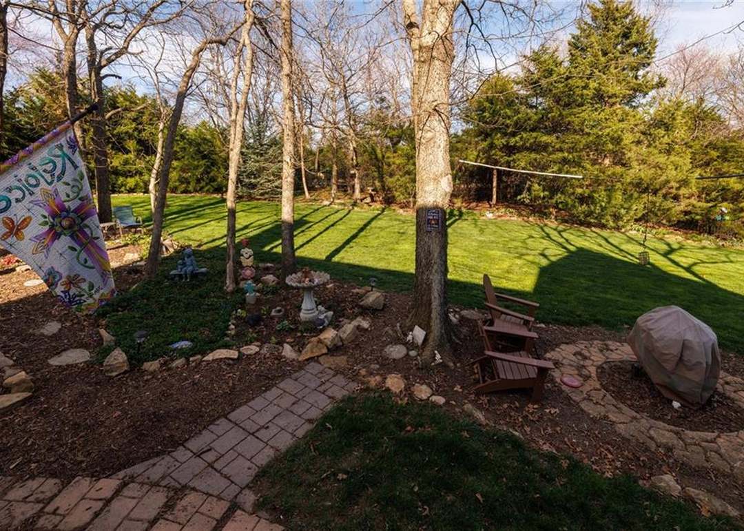 6401 Gladstone Drive — photo 34