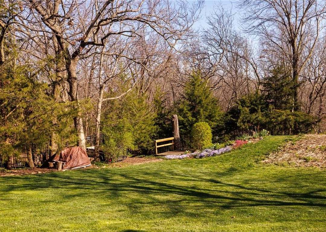 6401 Gladstone Drive — photo 36