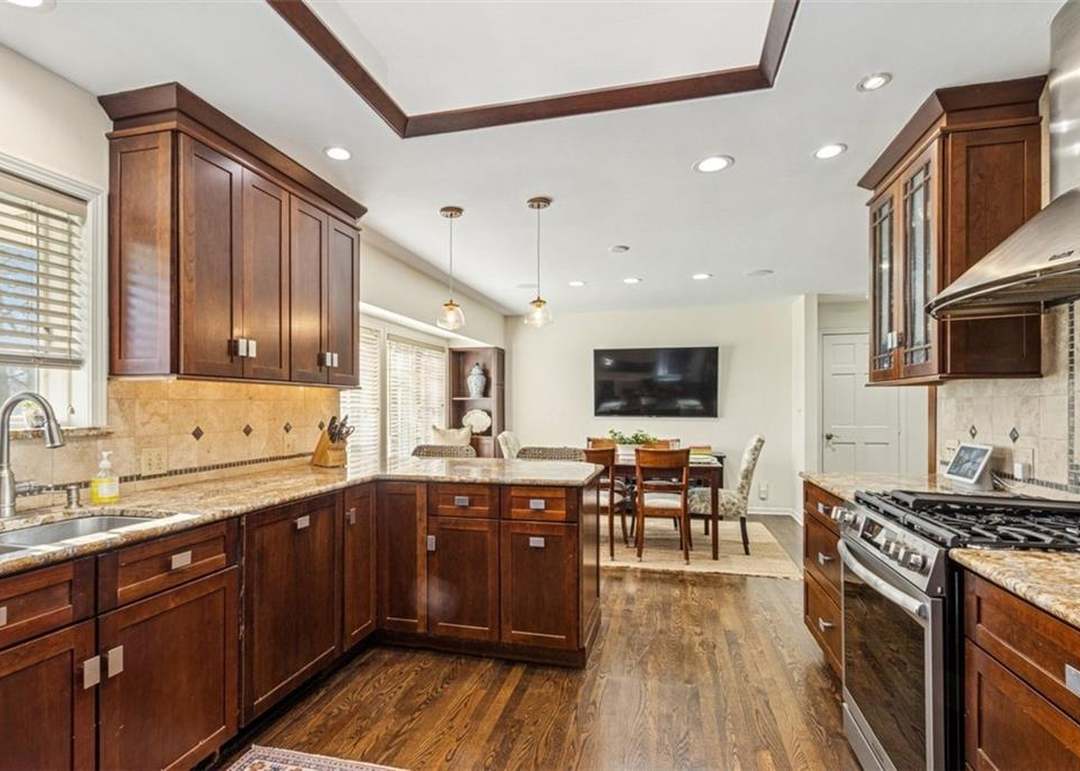 8200 Rosewood Lane — photo 2